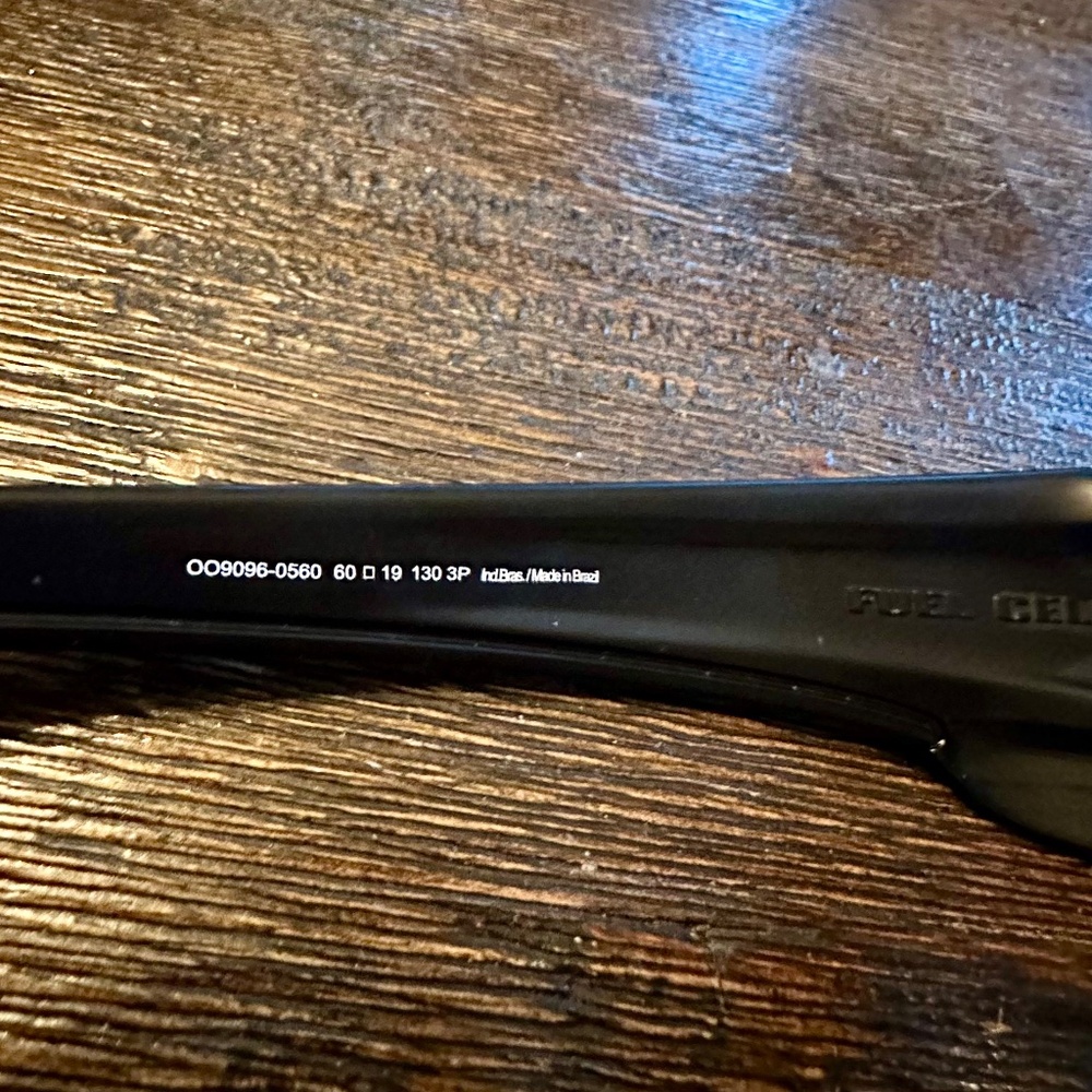 Oakley Fuel Cell Polarized Sunglass Mens - Picture 3 of 6